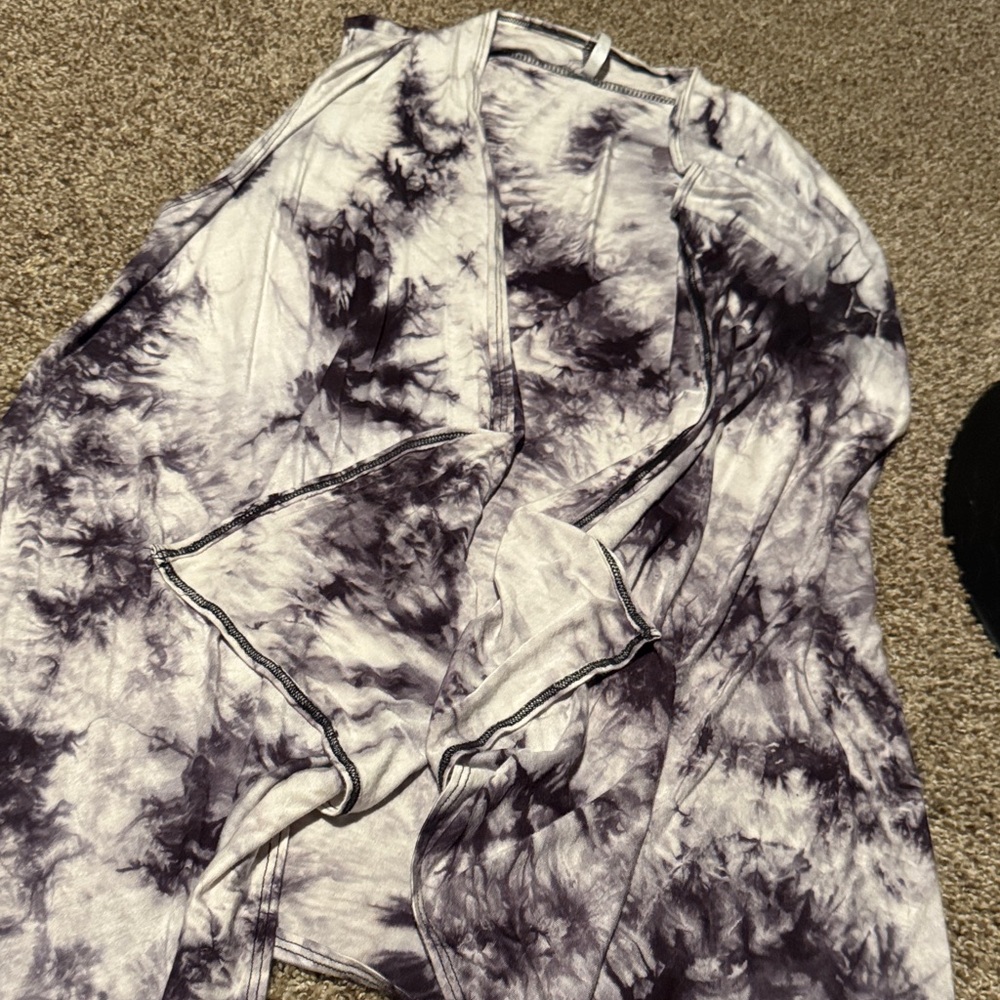 Gorgeous Azules tie-dyed sleeveless long vest (L/XL) - EUC! Black, gray, white.